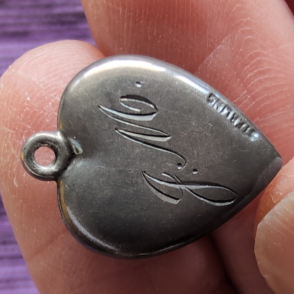 Antique sterling silver puffed heart charm - Picture 2 of 5